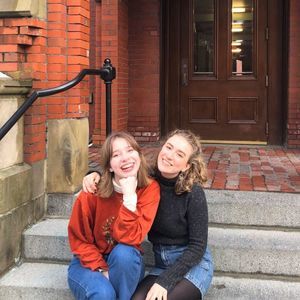 Meet your Posher, Chloe